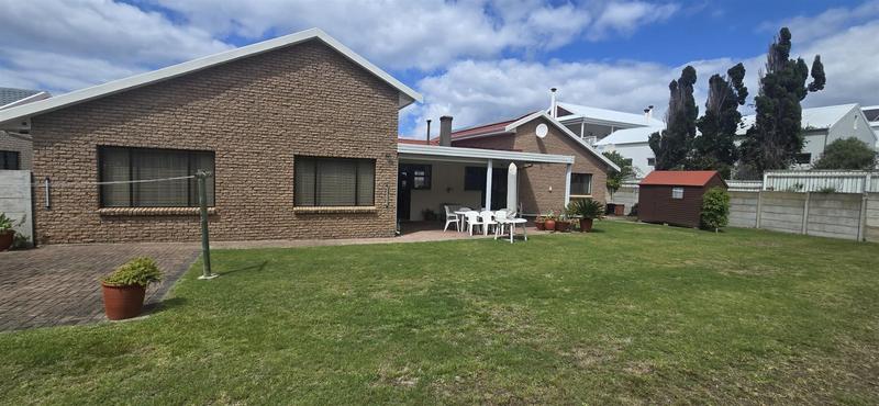 4 Bedroom Property for Sale in Outeniqua Strand Western Cape